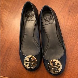 ‘Tory Burch’ black flats